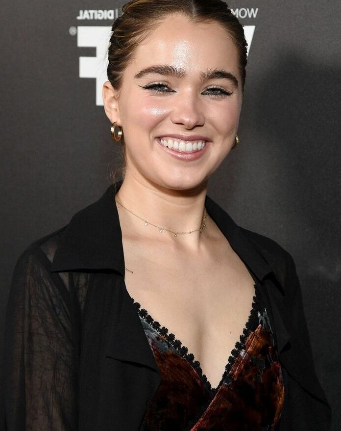 Haley Lu Richardson nude