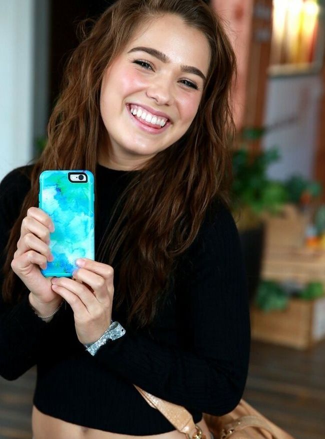 Haley Lu Richardson nude