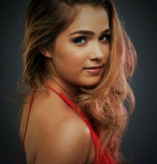 Haley Lu Richardson nude