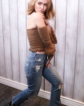 Haley Lu Richardson nude