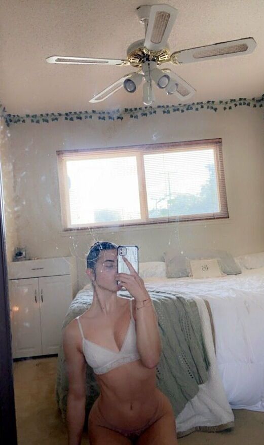 Grace Hollon nude