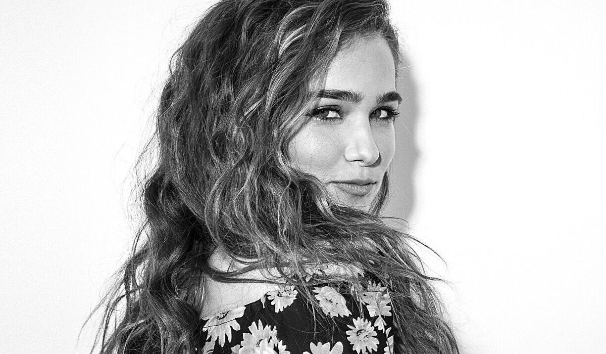 Haley Lu Richardson nude
