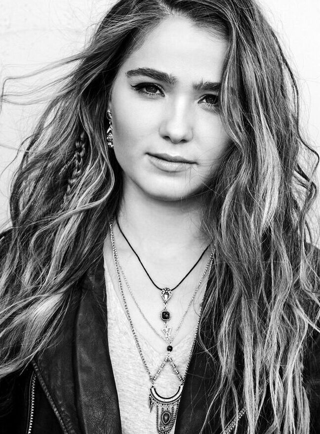 Haley Lu Richardson nude