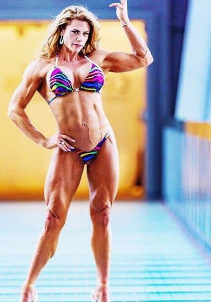 Dona Has The Model Face With The Perfect Body!