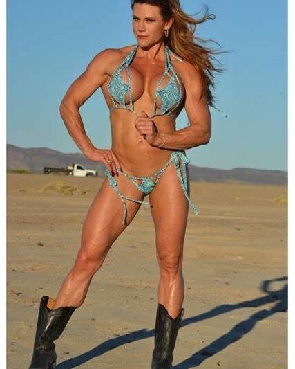 Dona Has The Model Face With The Perfect Body!