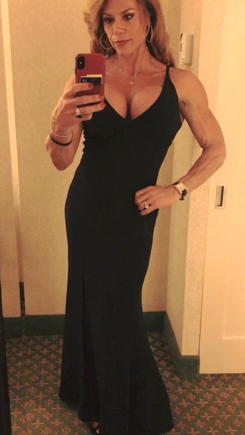 Dona Has The Model Face With The Perfect Body!