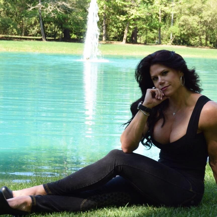 Dona Has The Model Face With The Perfect Body!