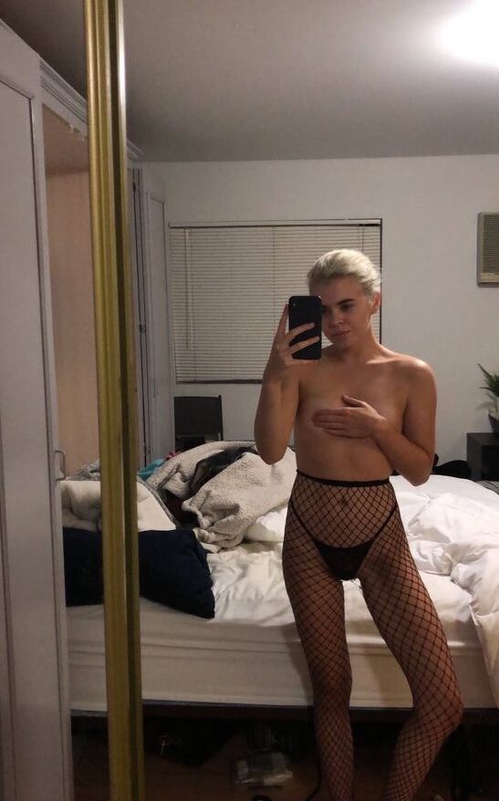 Aubsession nude