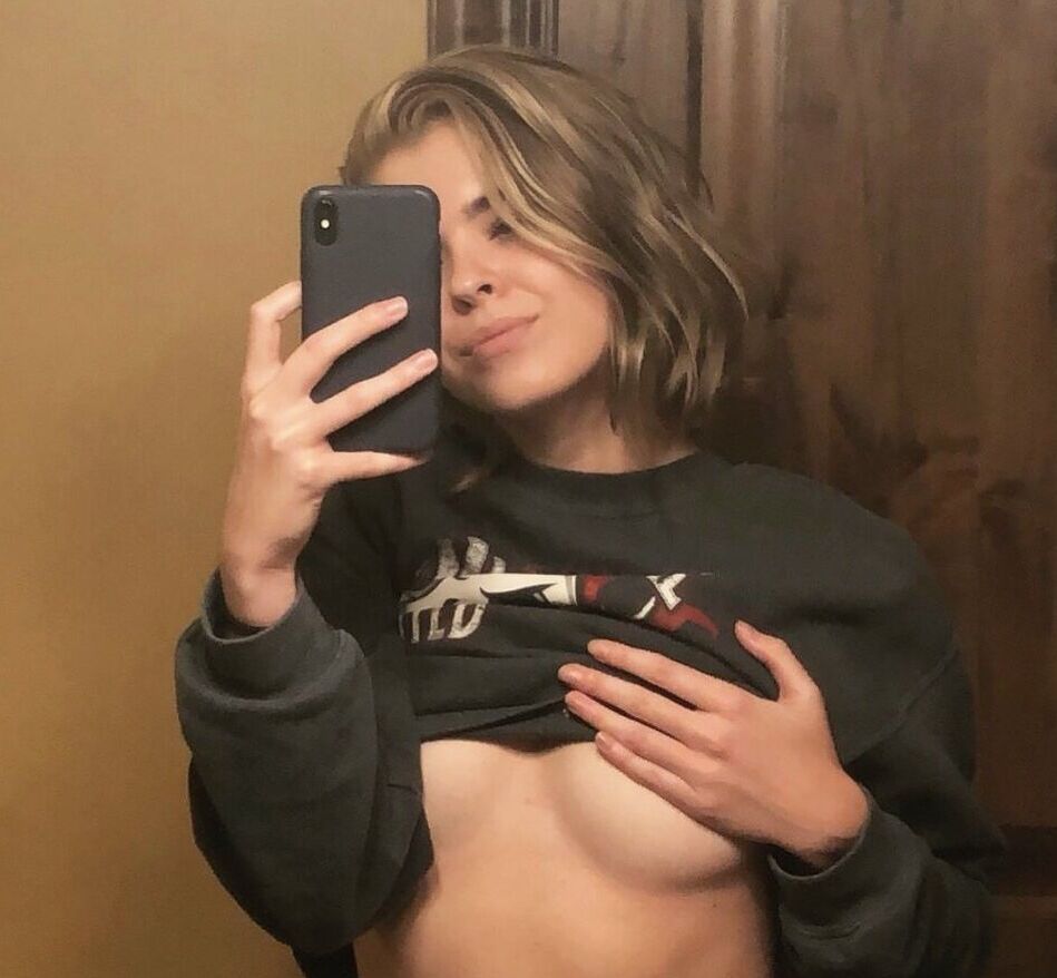 Aubsession nude