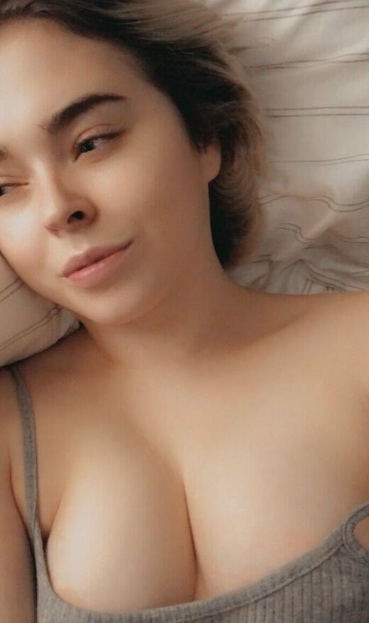 Aubsession nude