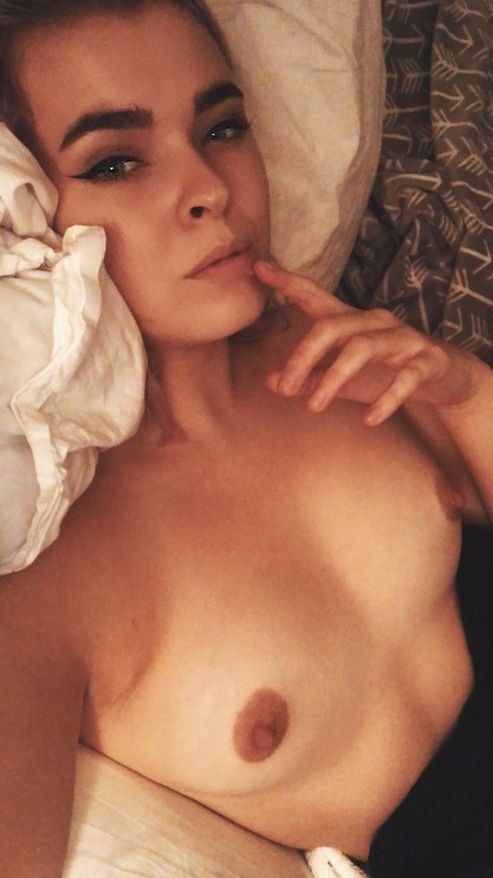 Aubsession nude