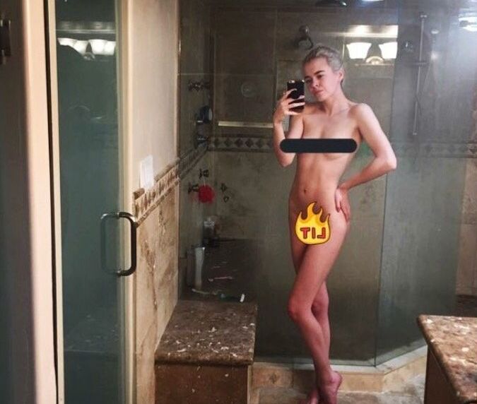 Aubsession nude