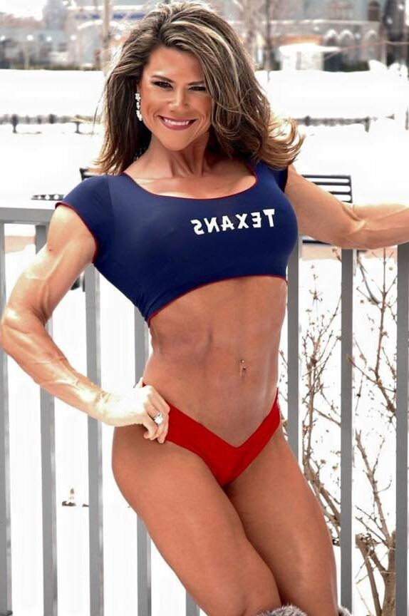 Dona Has The Model Face With The Perfect Body!
