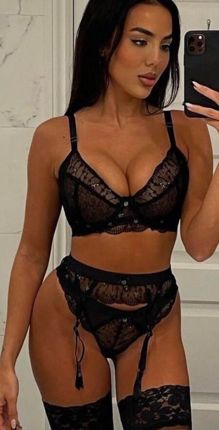 Arianna Ajtar nude