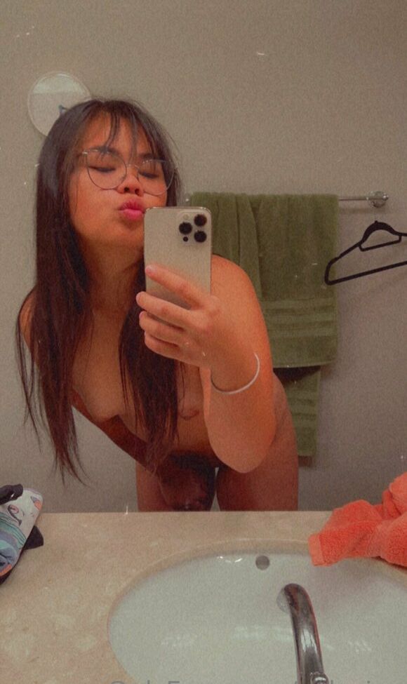 Xolucina nude