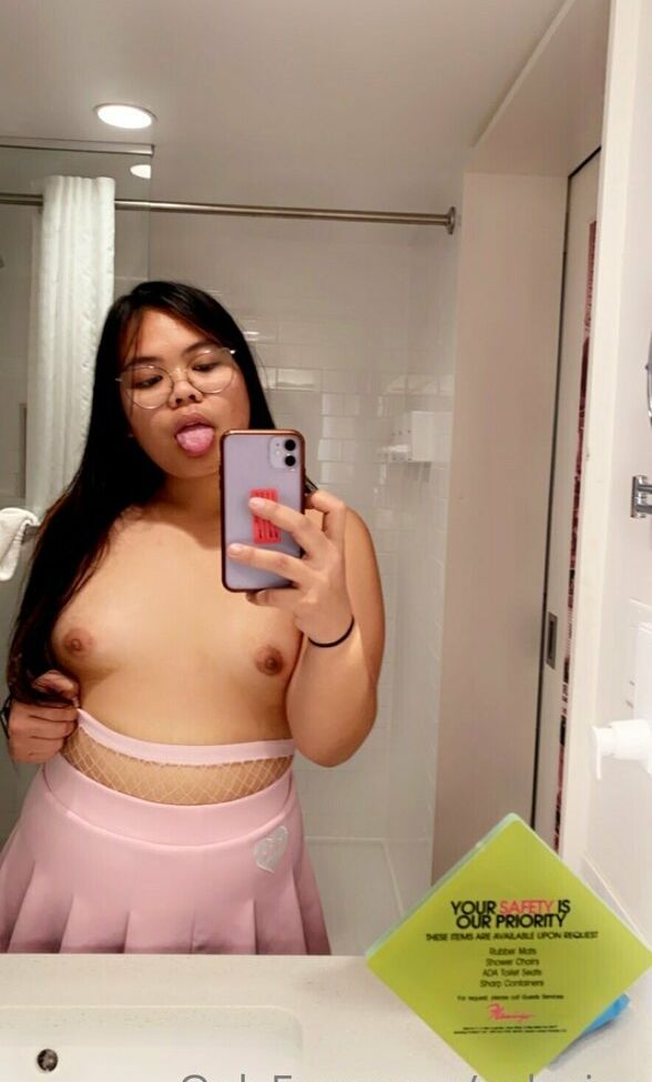 Xolucina nude