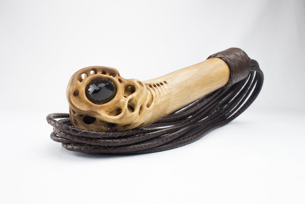 Morion wood flogger