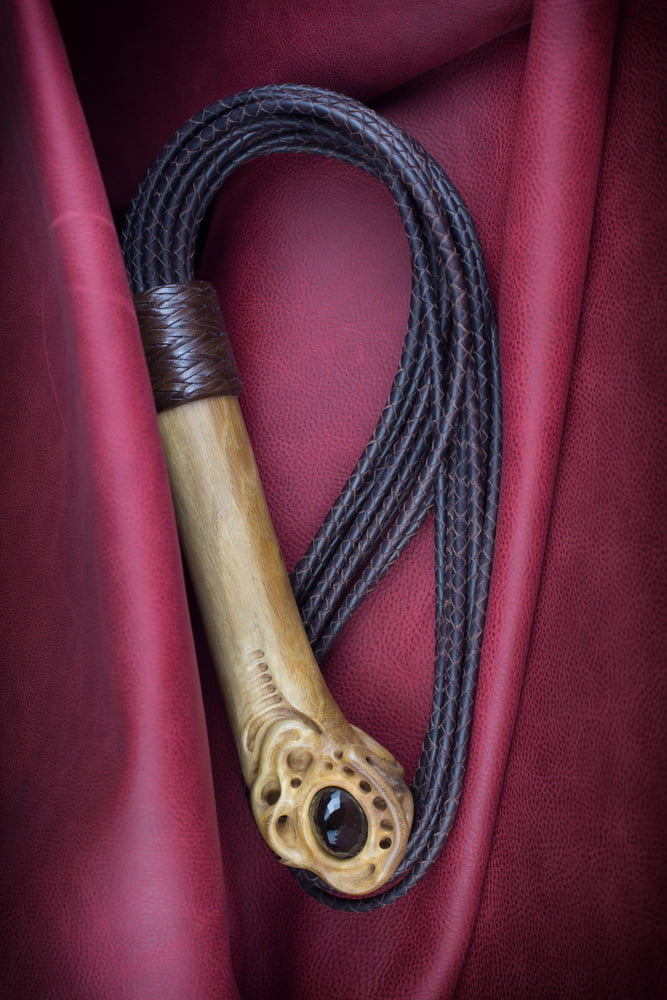 Morion wood flogger