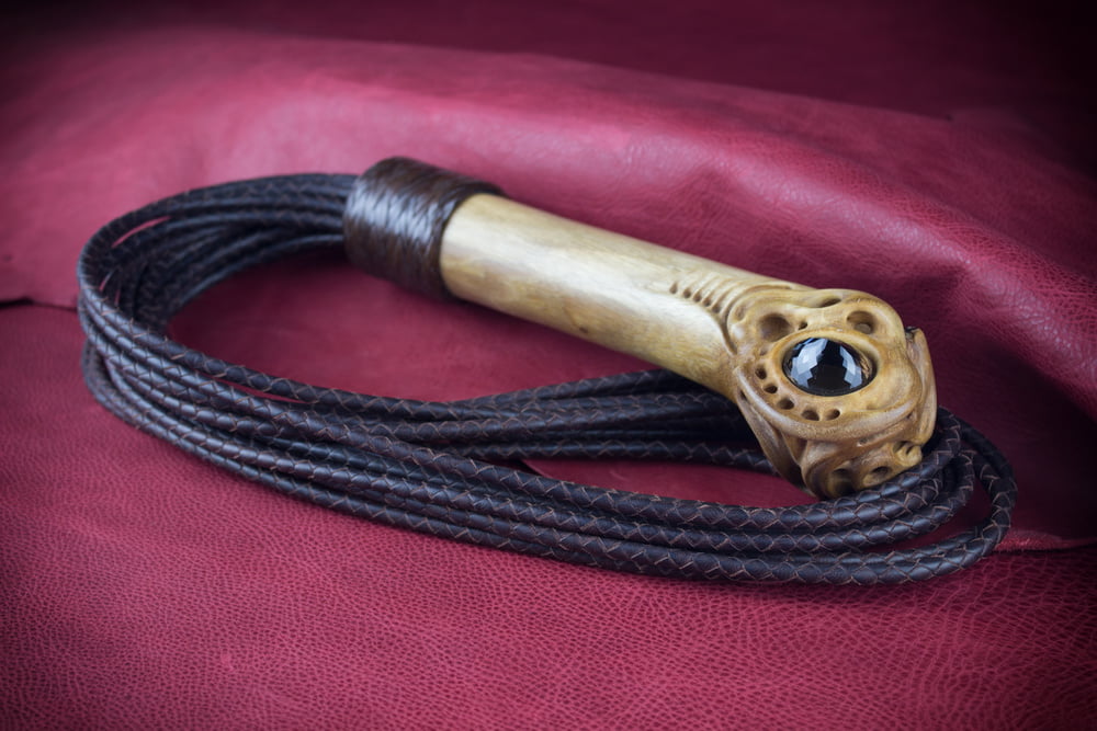 Morion wood flogger