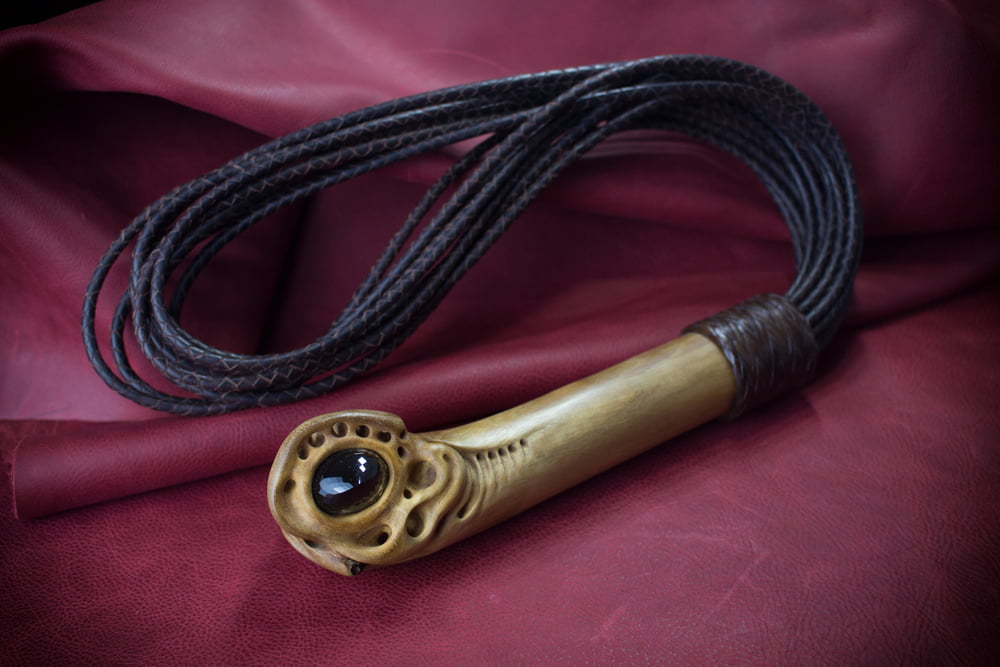 Morion wood flogger