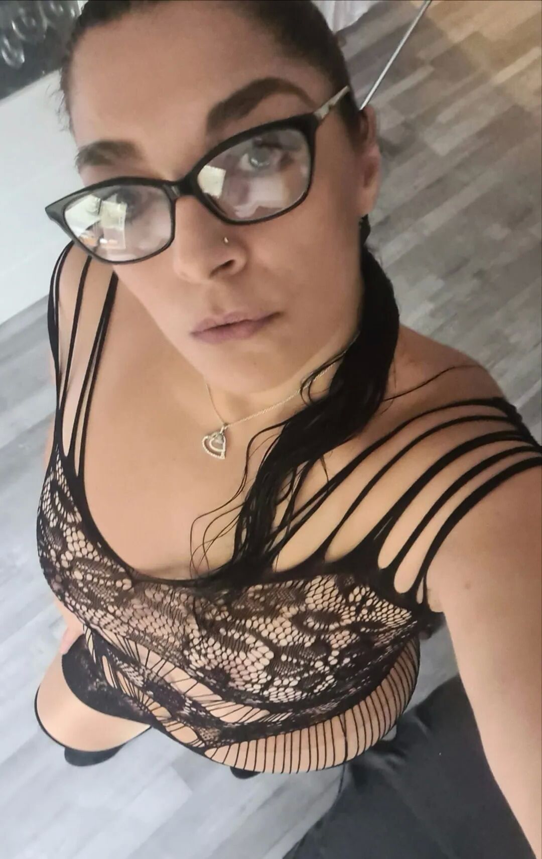 Cum Slut Gangbang Milf Bitch Eva Fishnets Glasses - 6 Pics