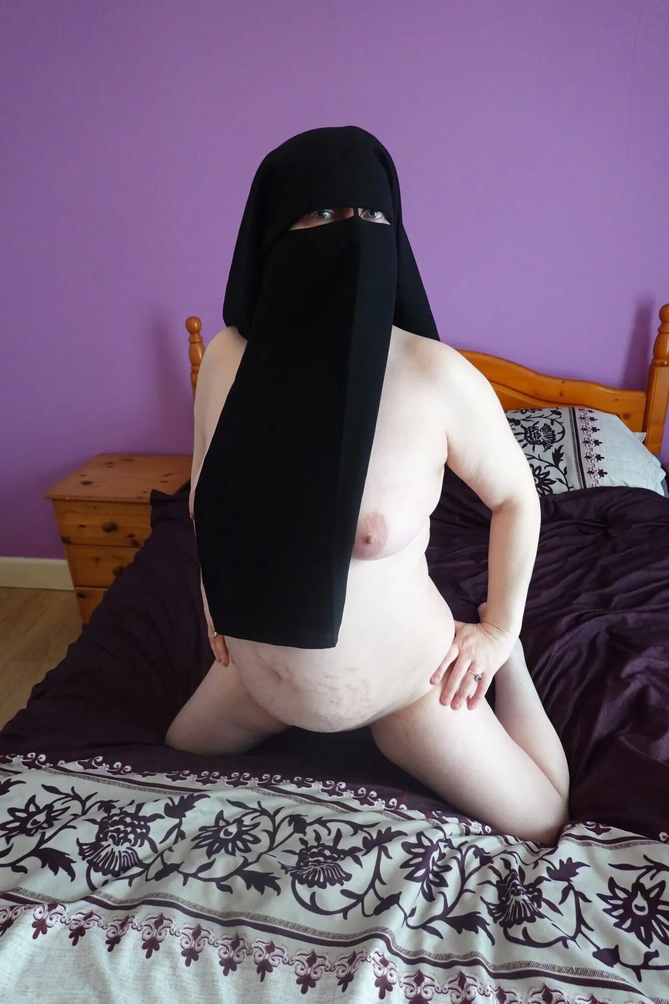 Naked in Niqab - 27 Pics