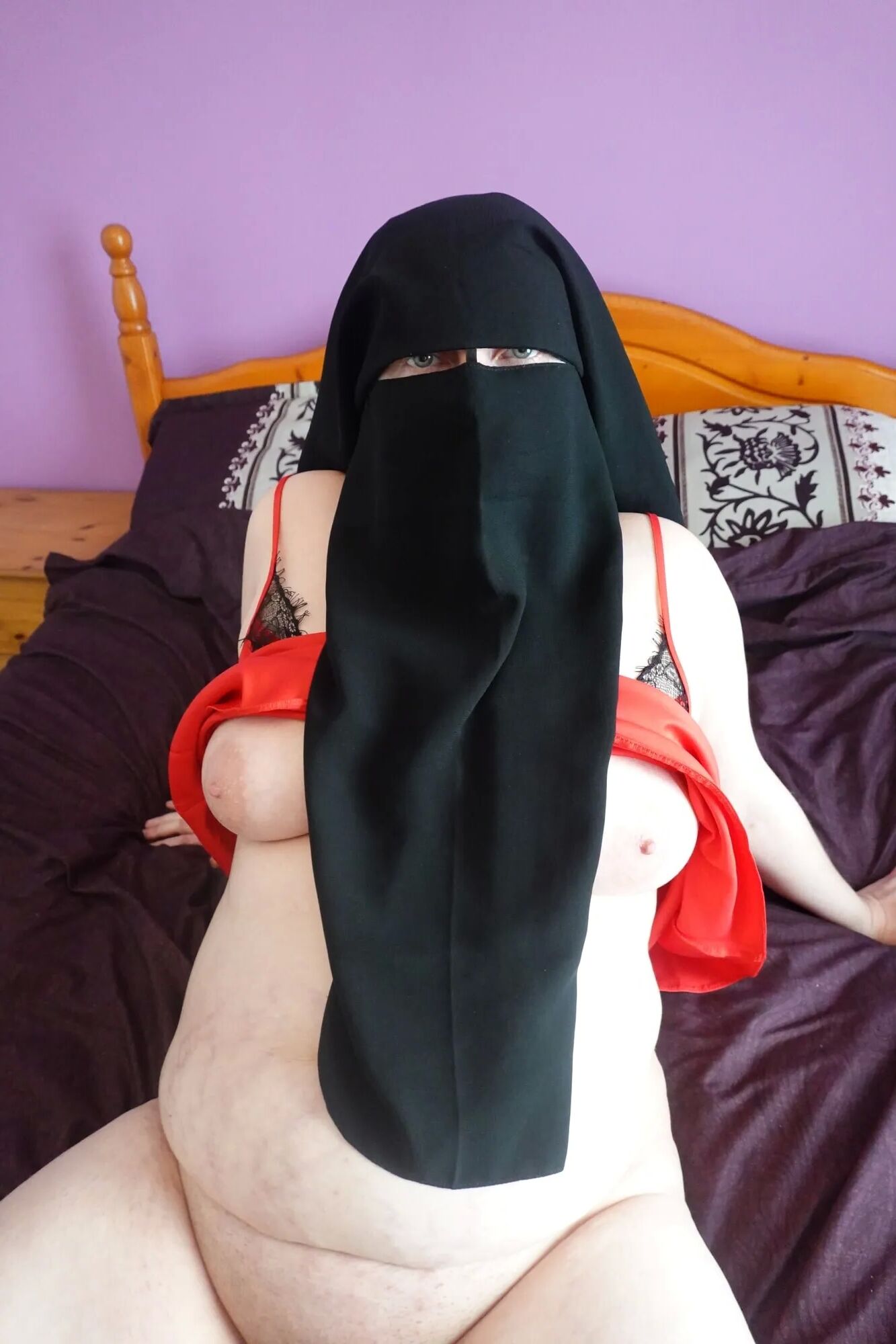 Wife in Niqab and silk nighty - 39 Pics