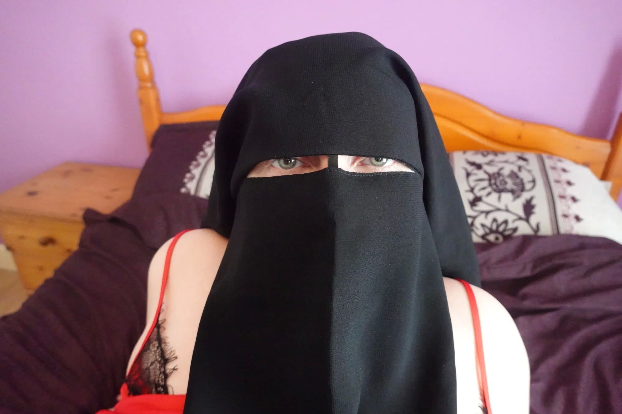 Wife in Niqab and silk nighty - 39 Pics