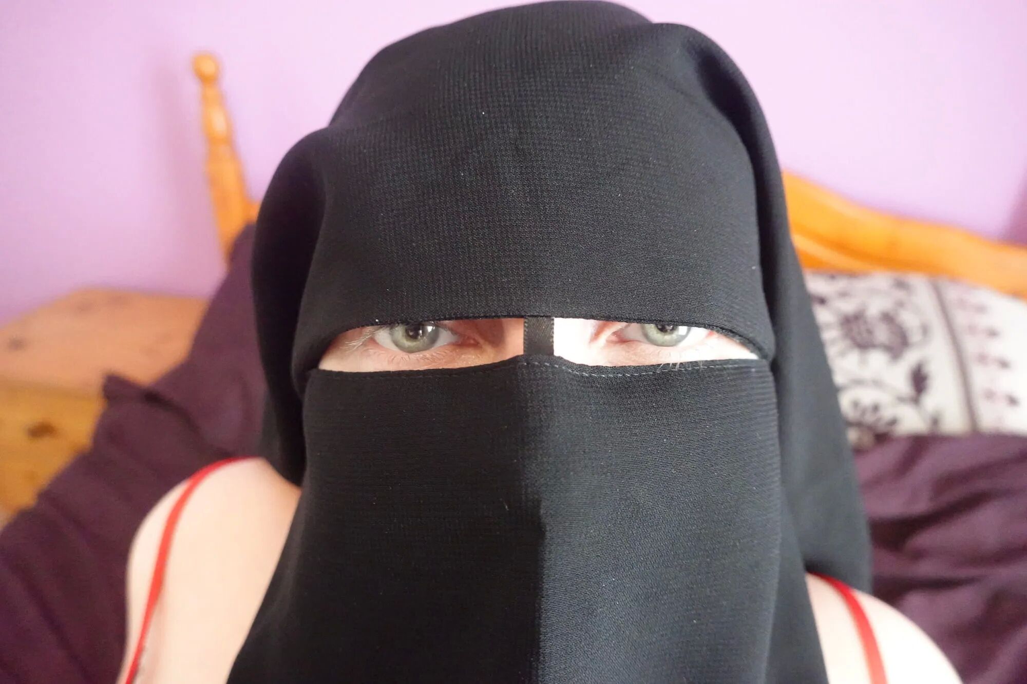 Wife in Niqab and silk nighty - 39 Pics