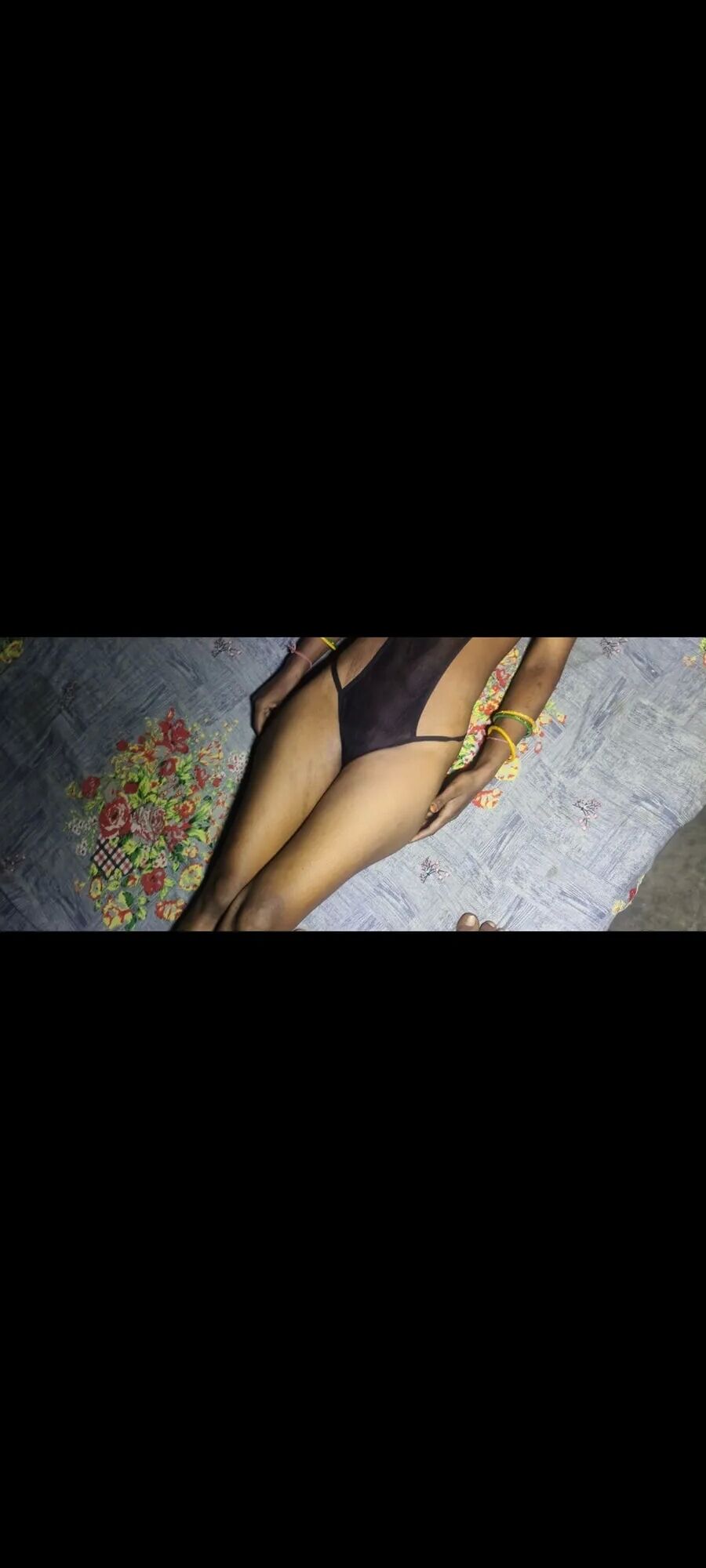 Desi girl nighty - 10 Pics