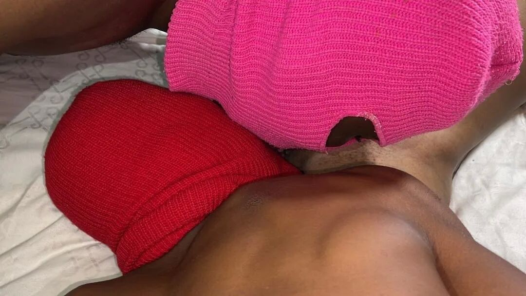Me and my buddy rim and eat her pussy together - 27 Pics