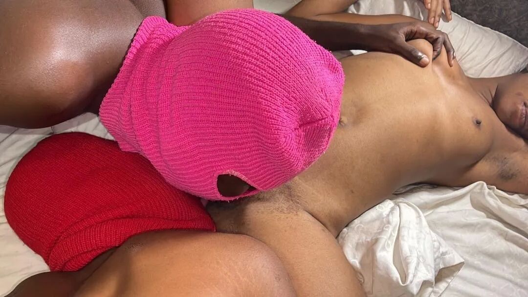 Me and my buddy rim and eat her pussy together - 27 Pics
