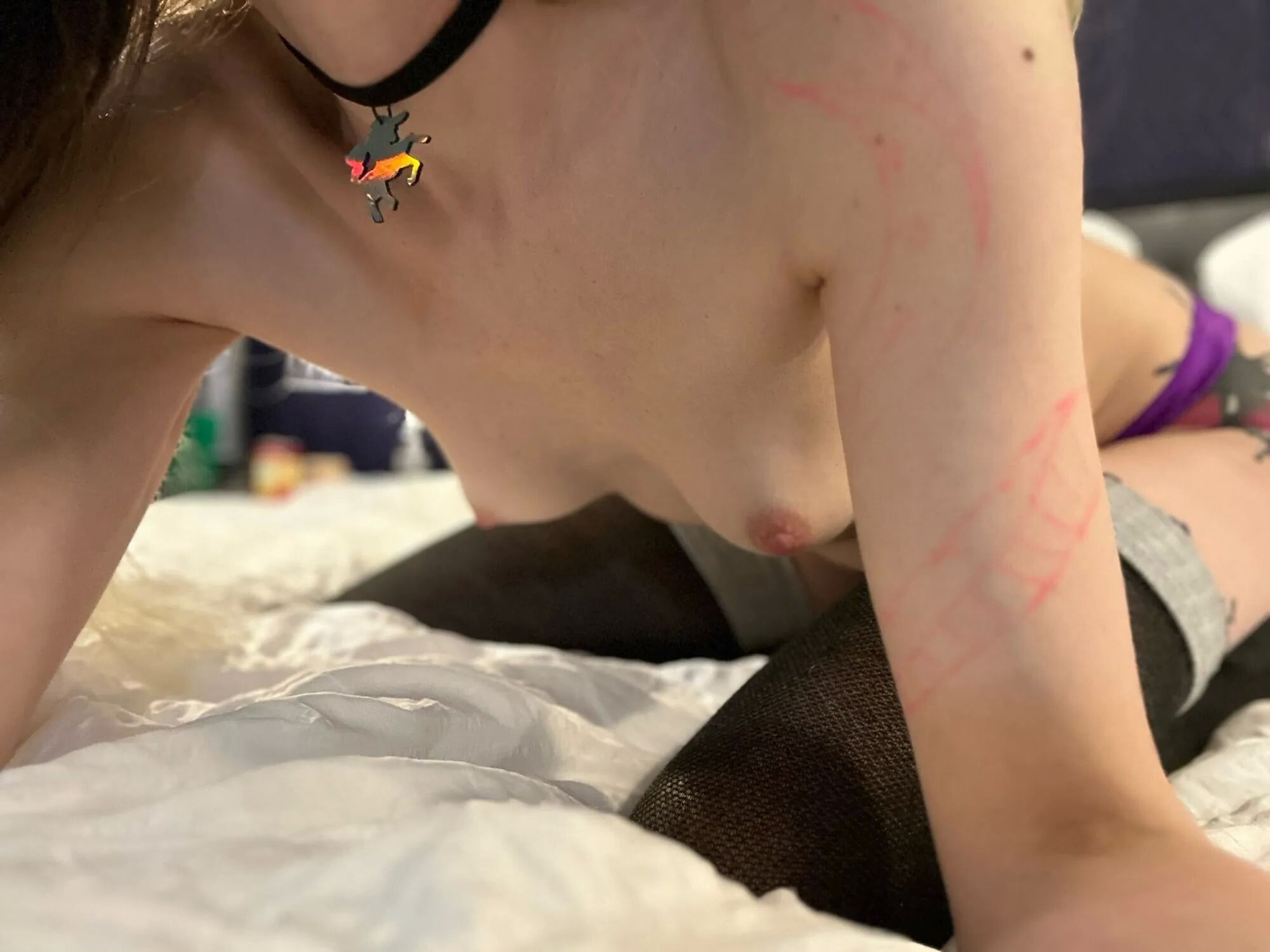Slut in Choker - 21 Pics