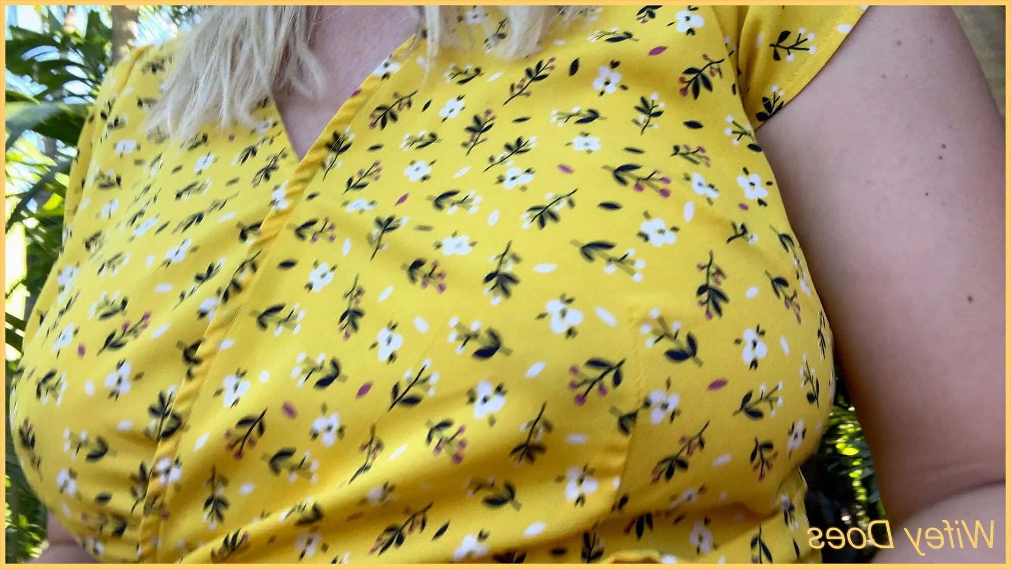 Wifey summer yellow dress public and braless - 12 Pics