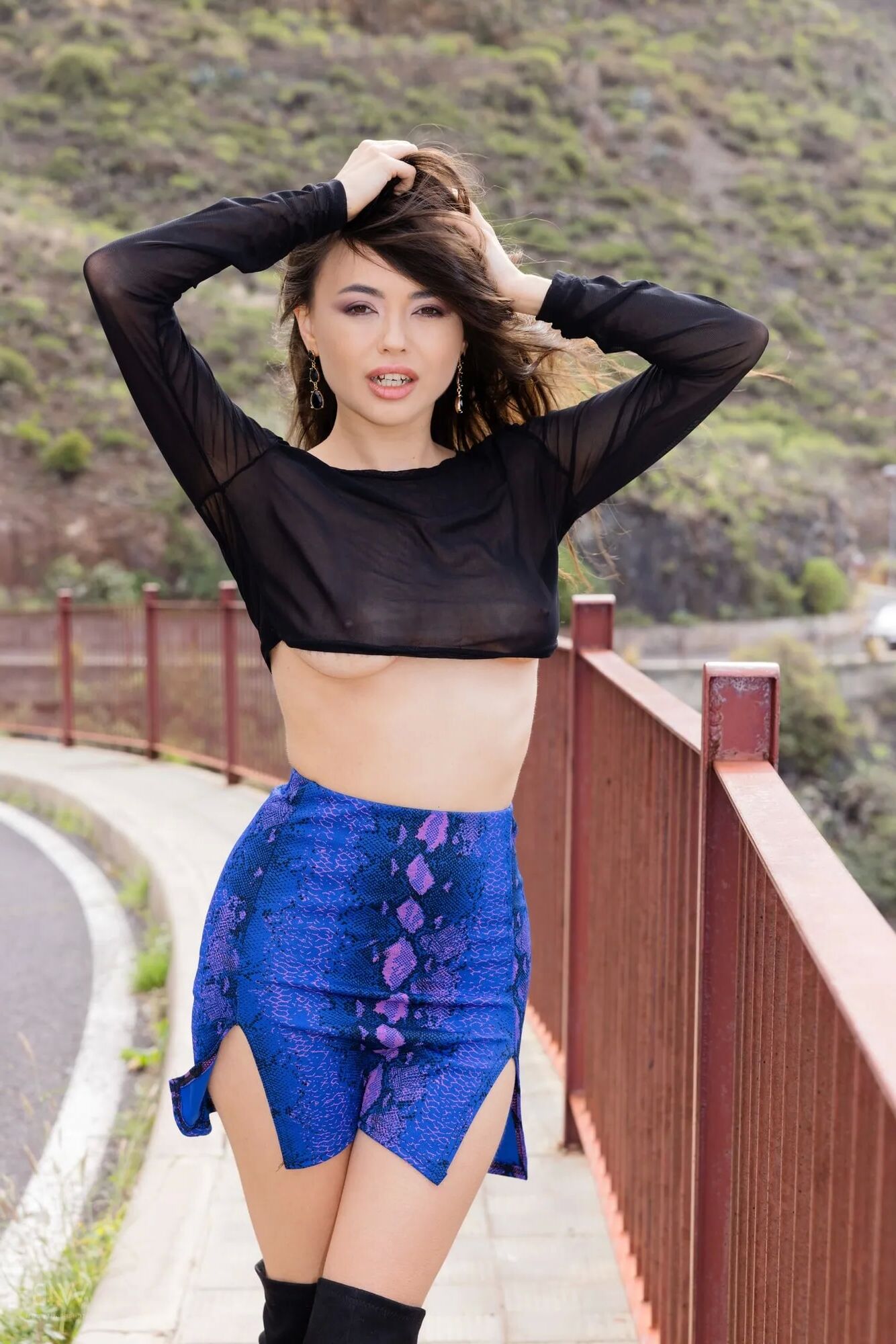 Li Moon: No Panties - 11 Pics