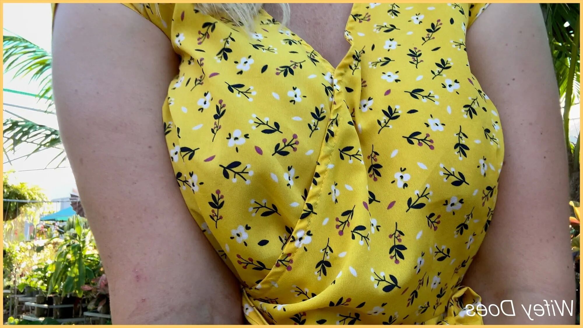 Wifey summer yellow dress public and braless - 12 Pics