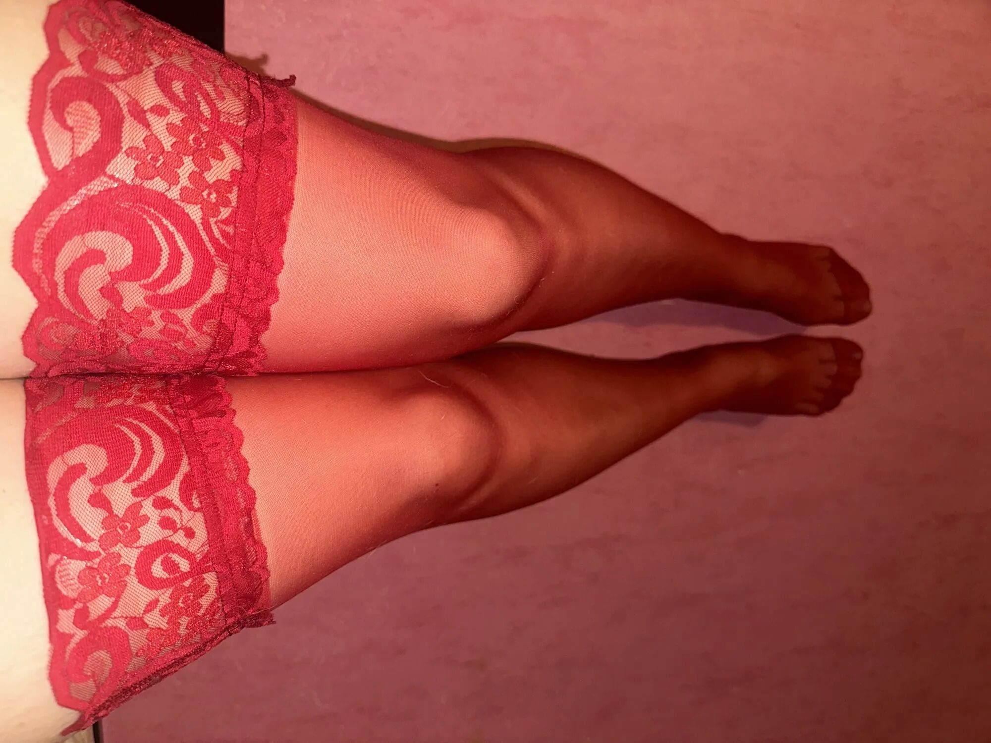 Legs, heels, stockings in red - 8 Pics