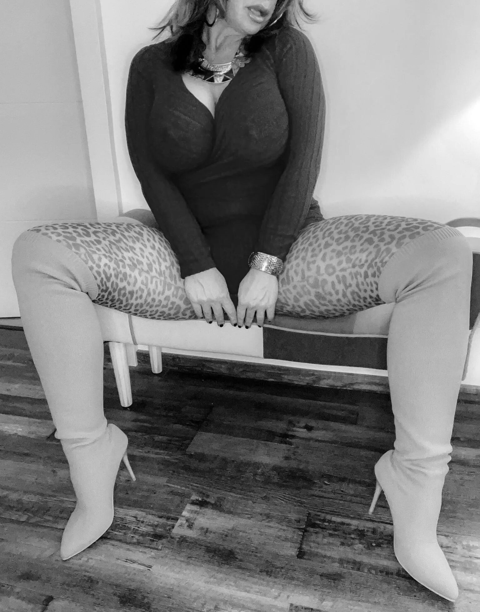 Eva, the curvy MILF with 38E boobs from South Africa - 17 Pics