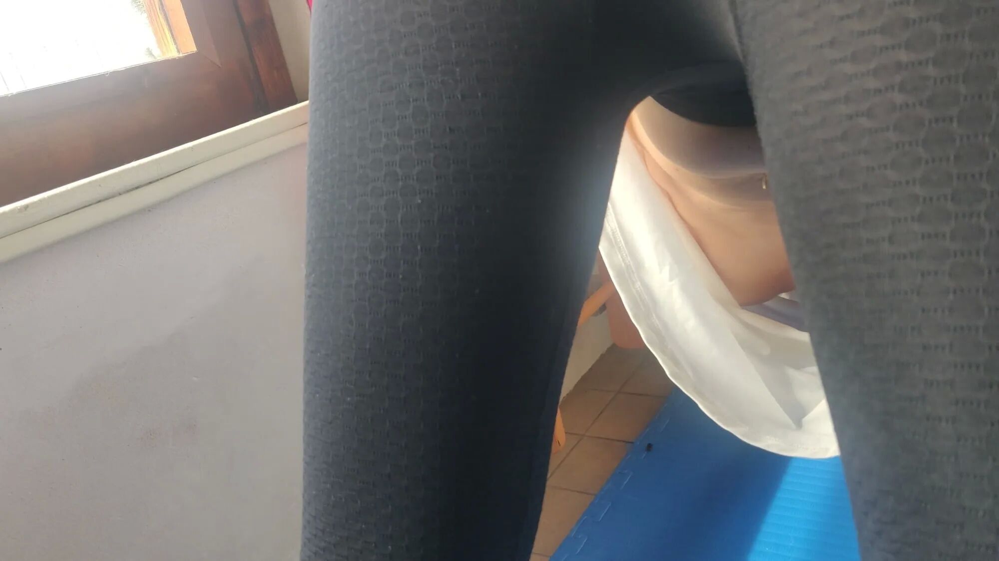 From down dog to blowjob! - 29 Pics