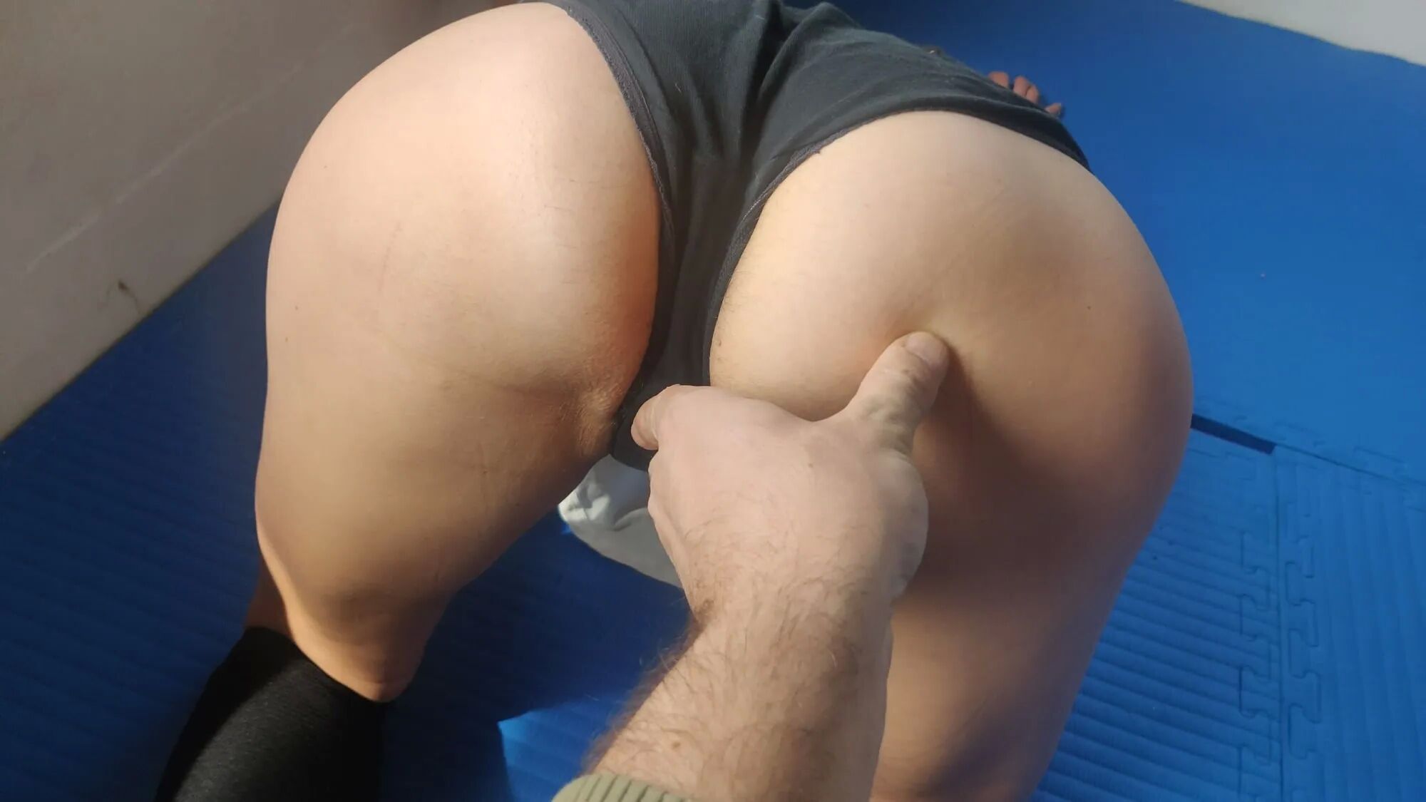 From down dog to blowjob! - 29 Pics