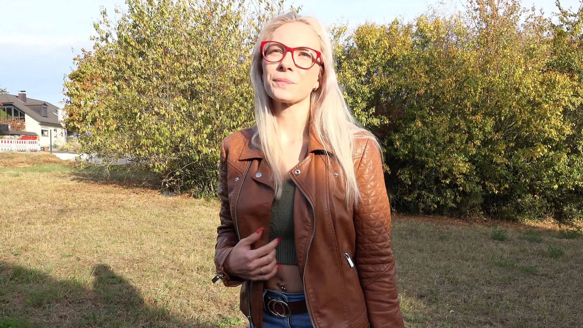 Fit blonde Glasses Girl Vivi Vallentine Pickup - 12 Pics