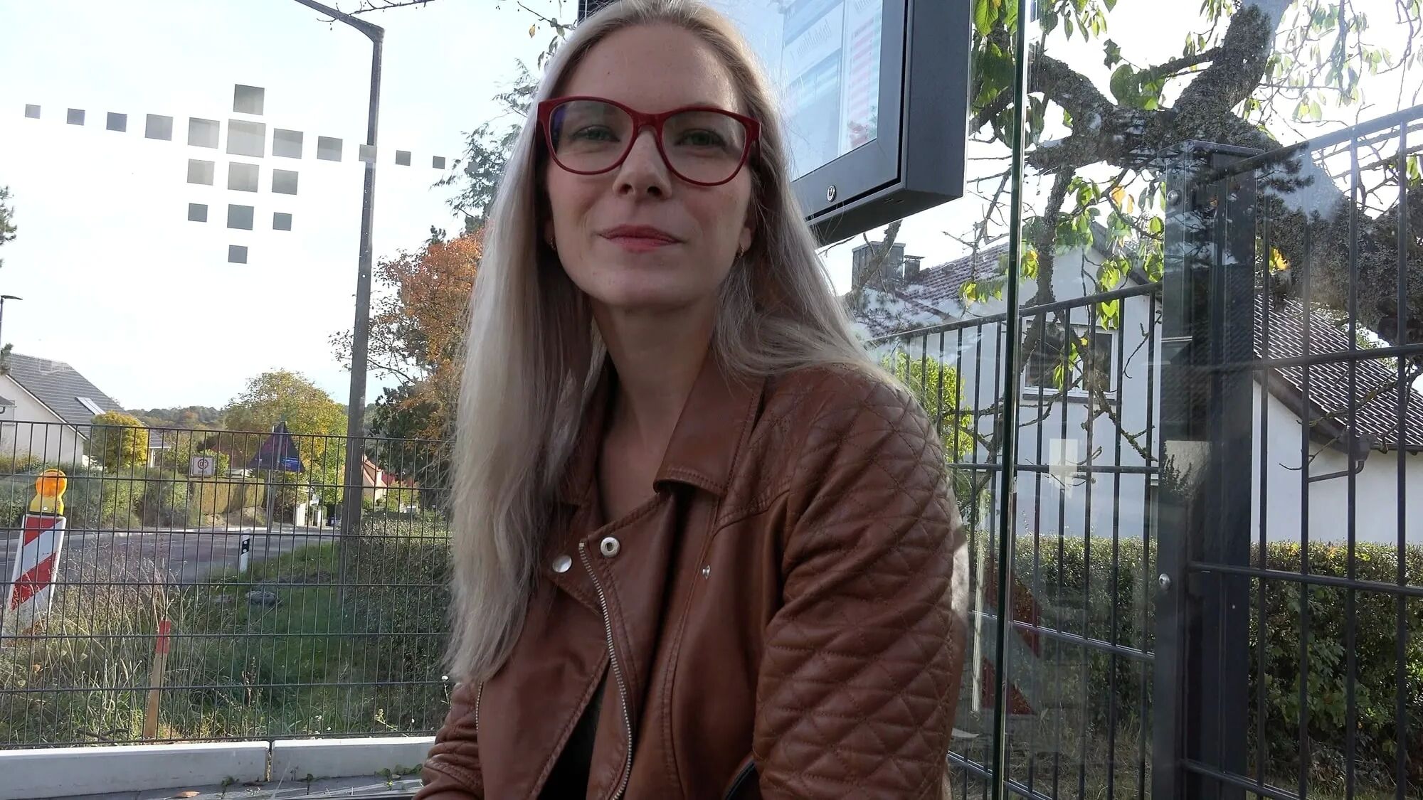 Fit blonde Glasses Girl Vivi Vallentine Pickup - 12 Pics