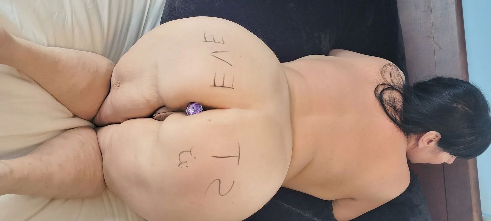 Advertise On My PHAT Booty - 6 Pics