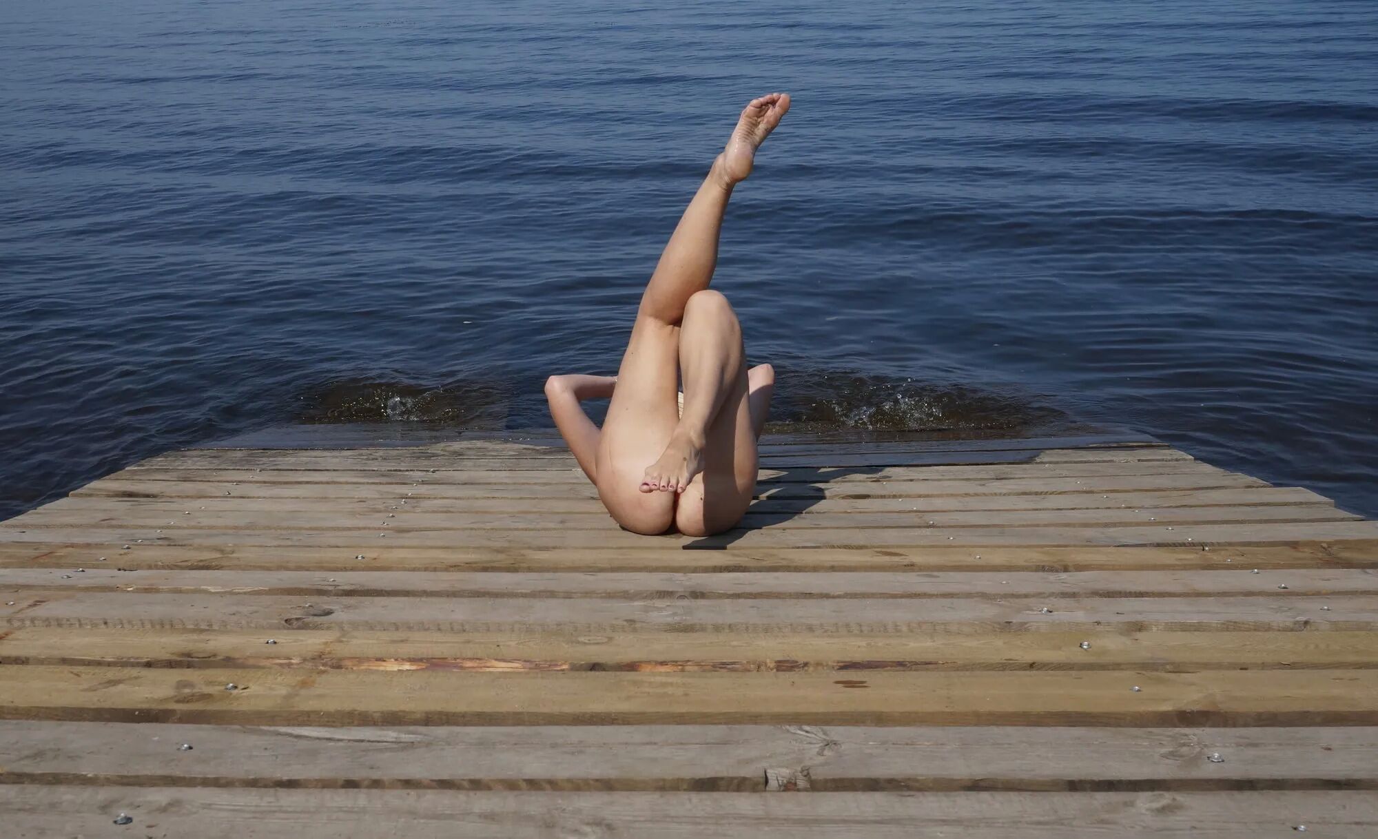 Legs play on a wooden platform - 36 Pics