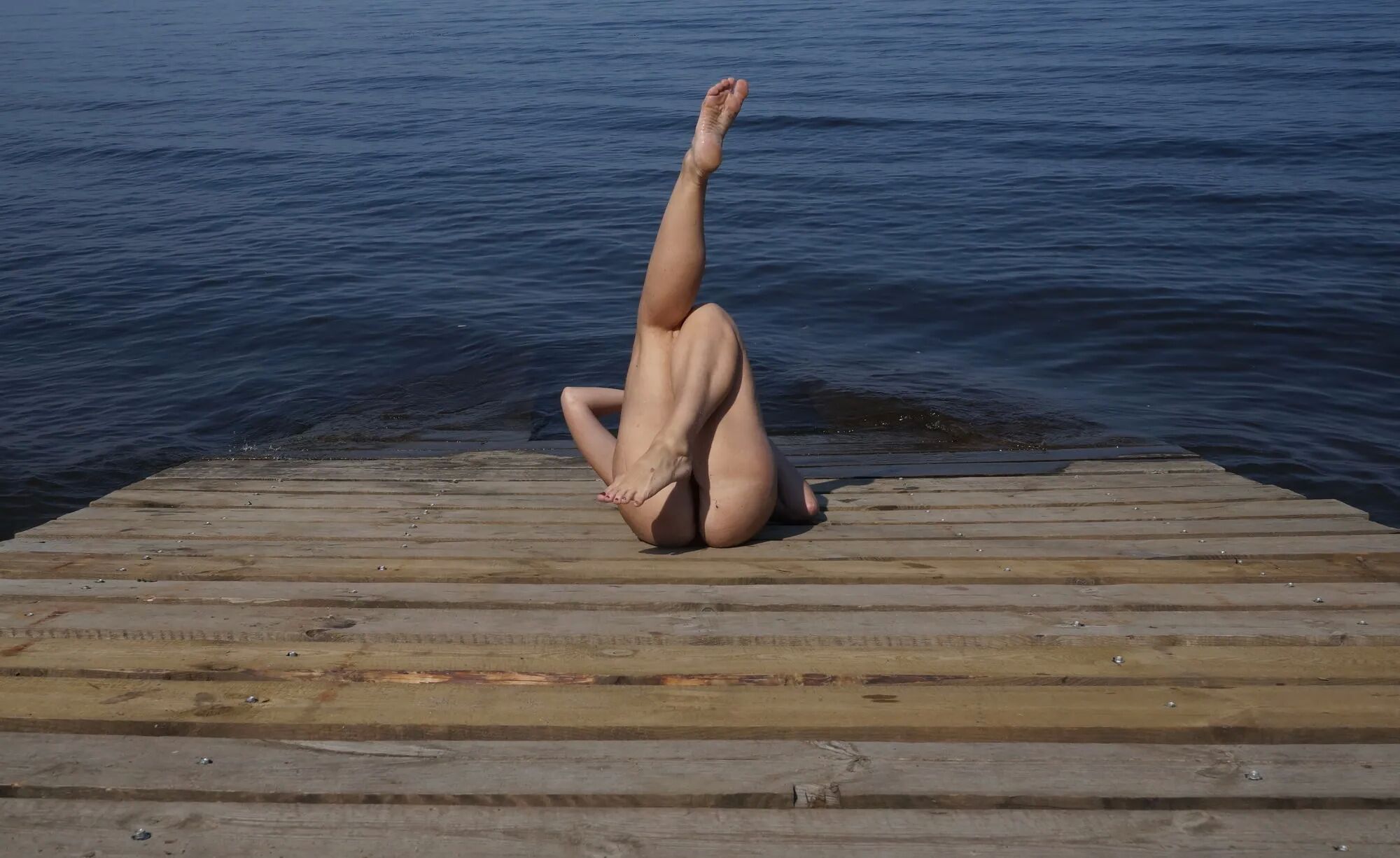 Legs play on a wooden platform - 36 Pics