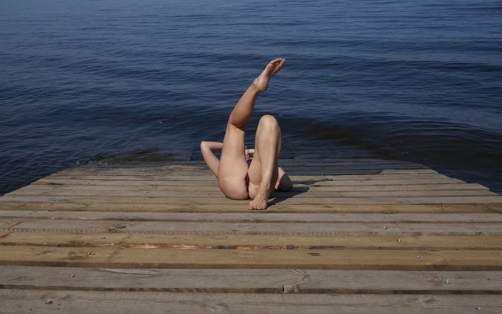 Legs play on a wooden platform - 36 Pics