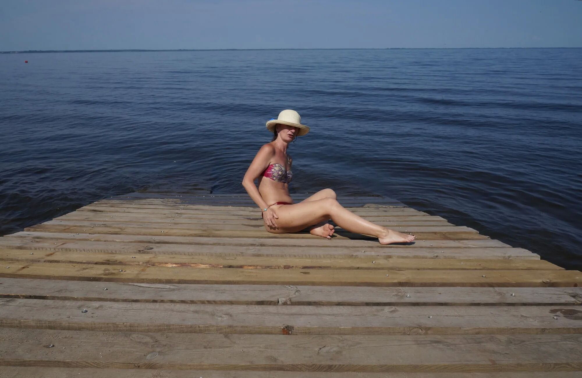 Legs play on a wooden platform - 36 Pics