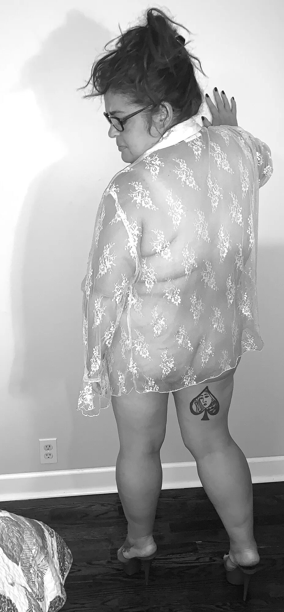 Black and White Photos of Liz Heat - 15 Pics