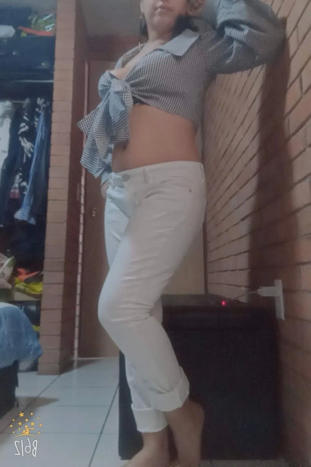 Neckline and surprise - 9 Pics