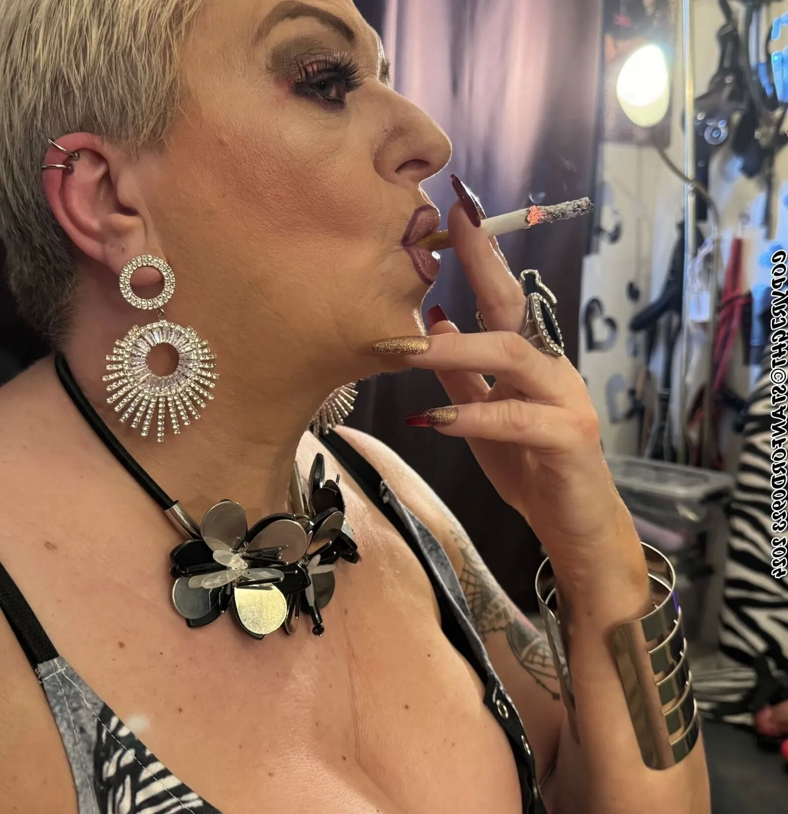 SHIRLEY SMOKING REBEL - 196 Pics